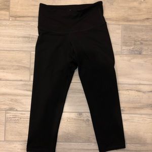 Old Navy Active Go-Dry Cropped Leggings